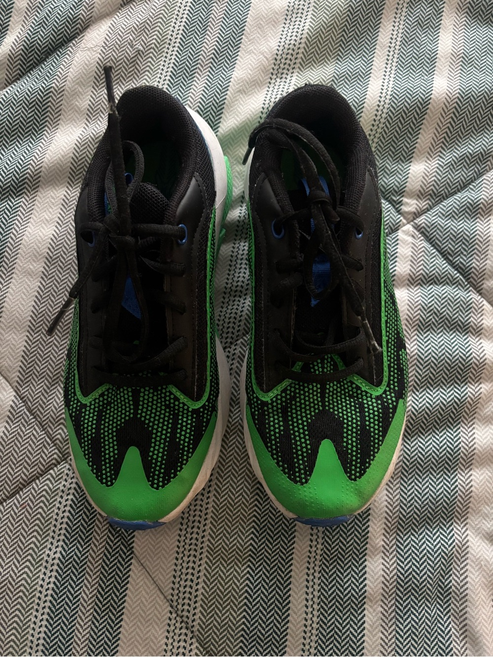Under Armour Kids Sneakers in Black and Bright Green